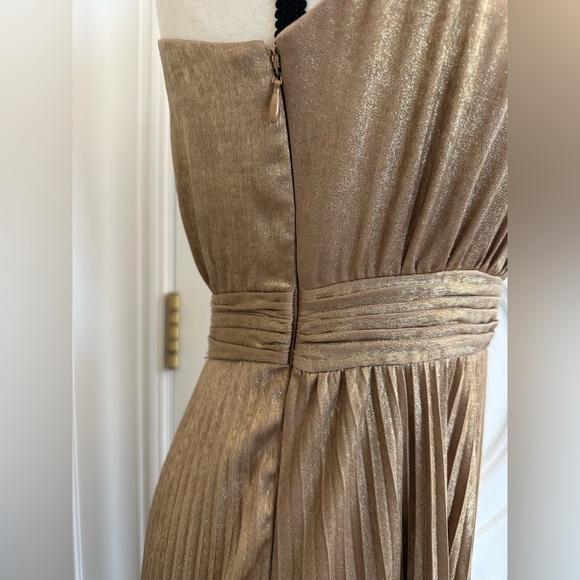 Ever New Elegant Gold Metallic One-Shoulder Cut Out Pleated Maxi Dress (Size 4) - Picture 13 of 15